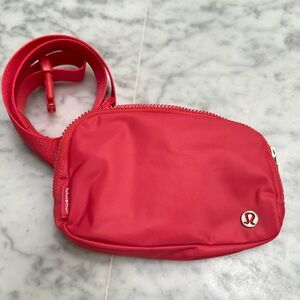 Lululemon everywhere belt bag pale raspberry